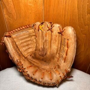 Vintage Baltimore Orioles Baseball Glove Model 16101 Major League Glove